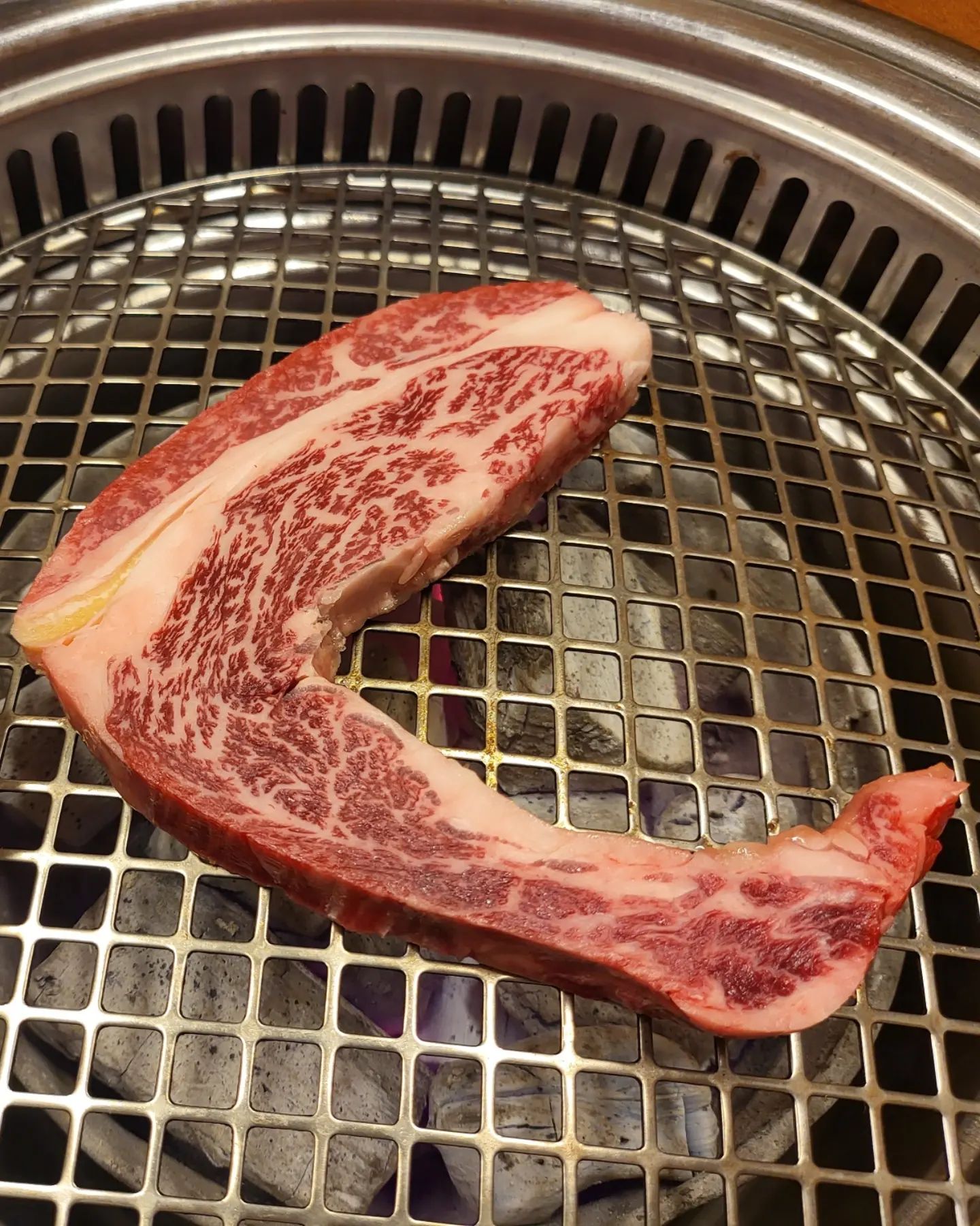 #창원상남동맛집 #창원상남동점심
 #창원상남동밥집 #창원상남동한우, #창원한우
 #창원소고기맛집, #왕가옥 #창원소고기
 #창원한우맛집 #창원왕가옥 #창원소고기회식
 #창원투쁠한우 #창원한우투쁠 #왕가옥주차 #왕가옥메뉴 #창원상남동점심특선 #협찬
왕가옥
영업 11:20 - 22:00
☎️ 055-263-2220
경남 창원시 성산구 마디미로64번길 11

주차지원
매장앞 / 바다주차장 / 레알주차장
점심 1시간 저녁 2시간

점심특선 평일만 가능

룸형식의 한우맛집
직접 구워주시고
입에서 살살 녹는 고기질에 반함😍
친절은 말해모해

기본찬부터 마무리식사까지
모든게 완벽했던 곳👇👇
https://blog.naver.com/seosu13/222793803888