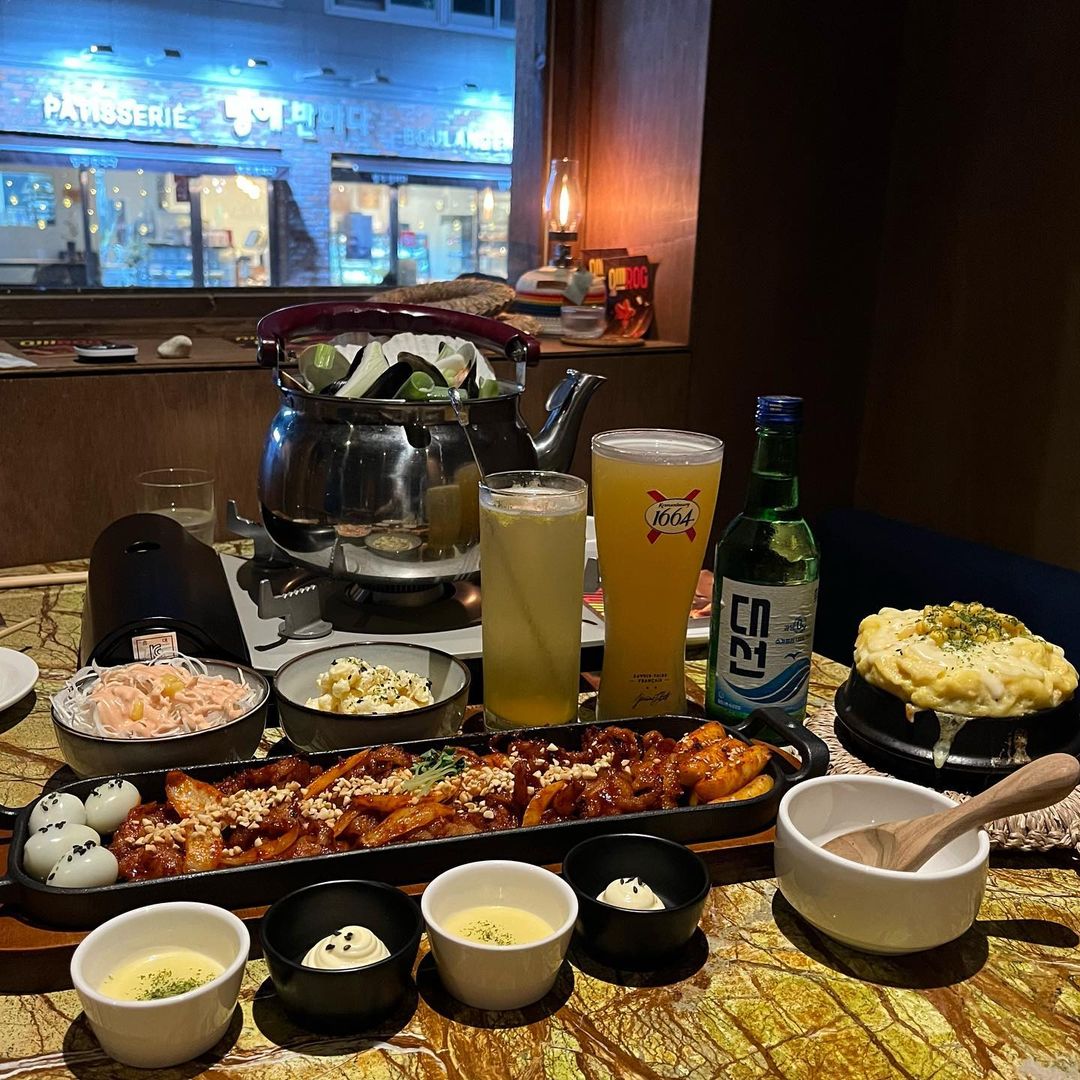 봉이식단(*'ω'*) on Instagram: “#광고 #부산맛집 #연산동맛집 #오로지닭발 🐽 돈데크만 조개탕(19000) 🐽 자작한 국물닭발(18000) 🐽 폭탄계란찜(5000) 🐽 한라봉 하이볼(7000) 🐽 블랑 생맥주(7000)
