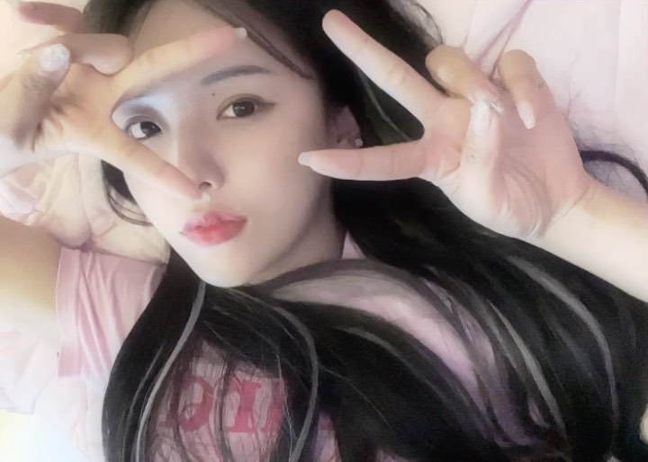 뿅뿅지구오락실 보다가 반윤희 따라하기
.
#y2k #세기말감성 #미니홈피 #필터 #난가끔눈물을흘린ㄷr #캔모아 #오글주의 #올리고삭제 #솜브레 #옴브레 #기분전환