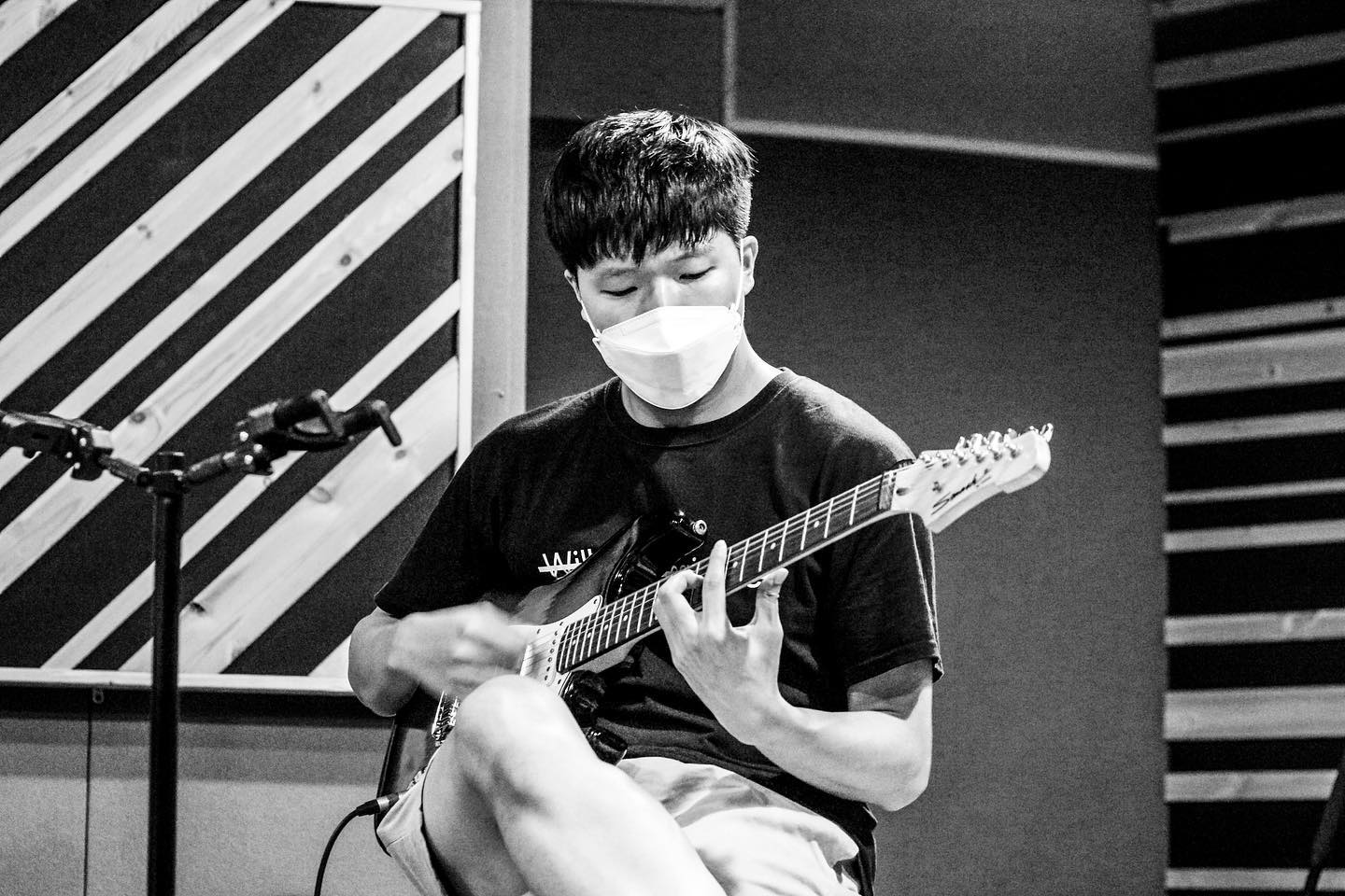 🎸