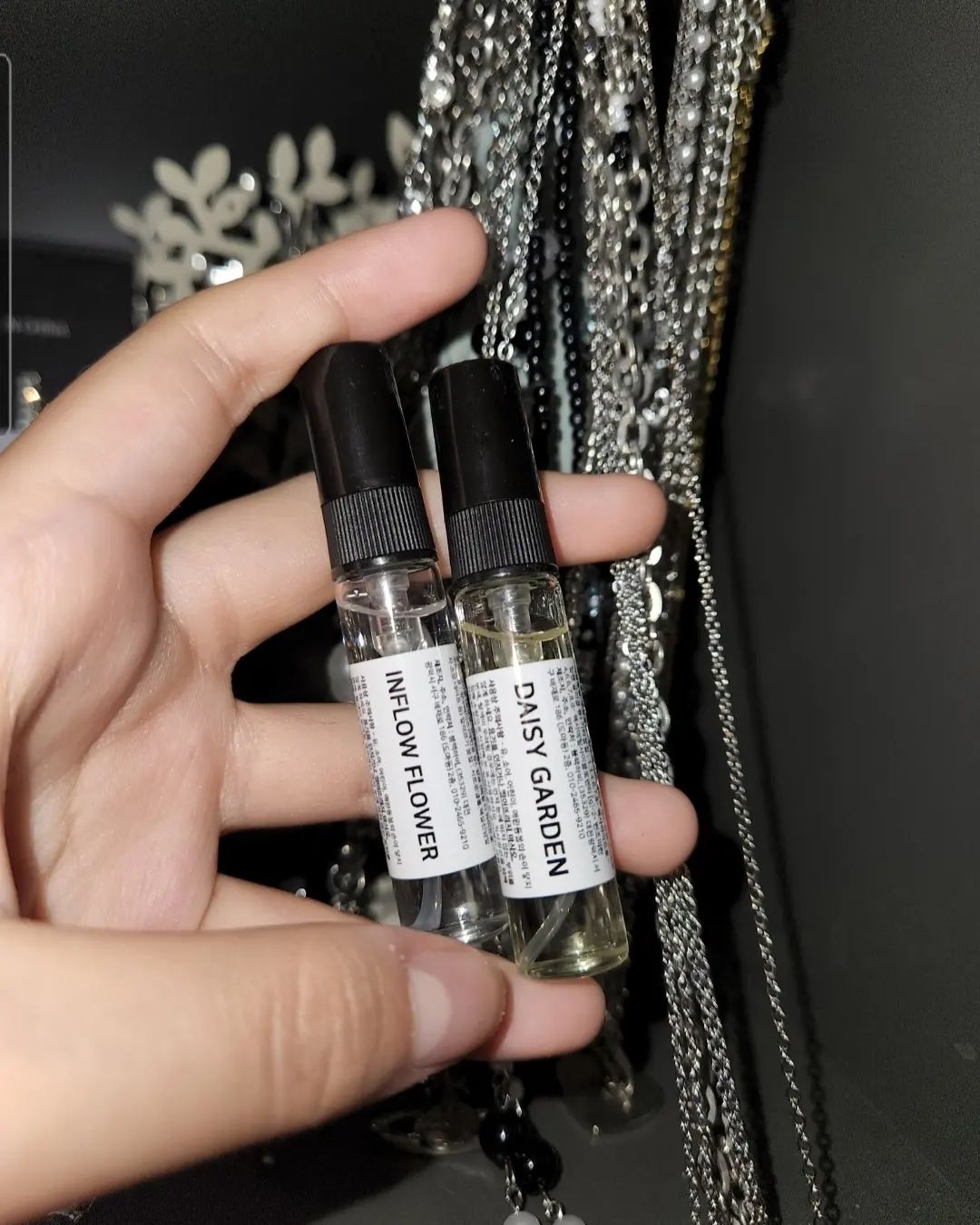  “#협찬 🖤(블랙하비@blackhobby_official )드레스퍼퓸 5종 디스커버리 세트🖤 블랙하비에서 드레스퍼퓸 5종을 선물해주셨어요 과일향,비누향,꽃향기 등 여러가지 세트 상품이 있었고 저는 그중에서 꽃향기 세트를 선물받았어요 평소에 향수…”