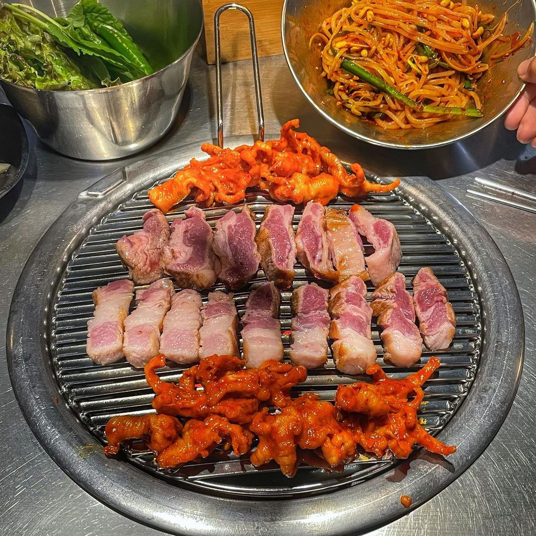  “#협찬 이지만 솔직한 리뷰✍🏻 🥪 로드샌드위치 📍 서울 강동구 상암로 146 <든든하고 담백한 샌드위치 맛집❤️> 요즘 날씨도 덥구 습해서 입맛이 뚝 떨어지는데용 그럴때 가성비 좋고 간편히 먹을 수 있는 샌드위치 맛집을 들고왔어용🏃‍♀️🏃‍♀️🏃‍♀️💙 매장이…”