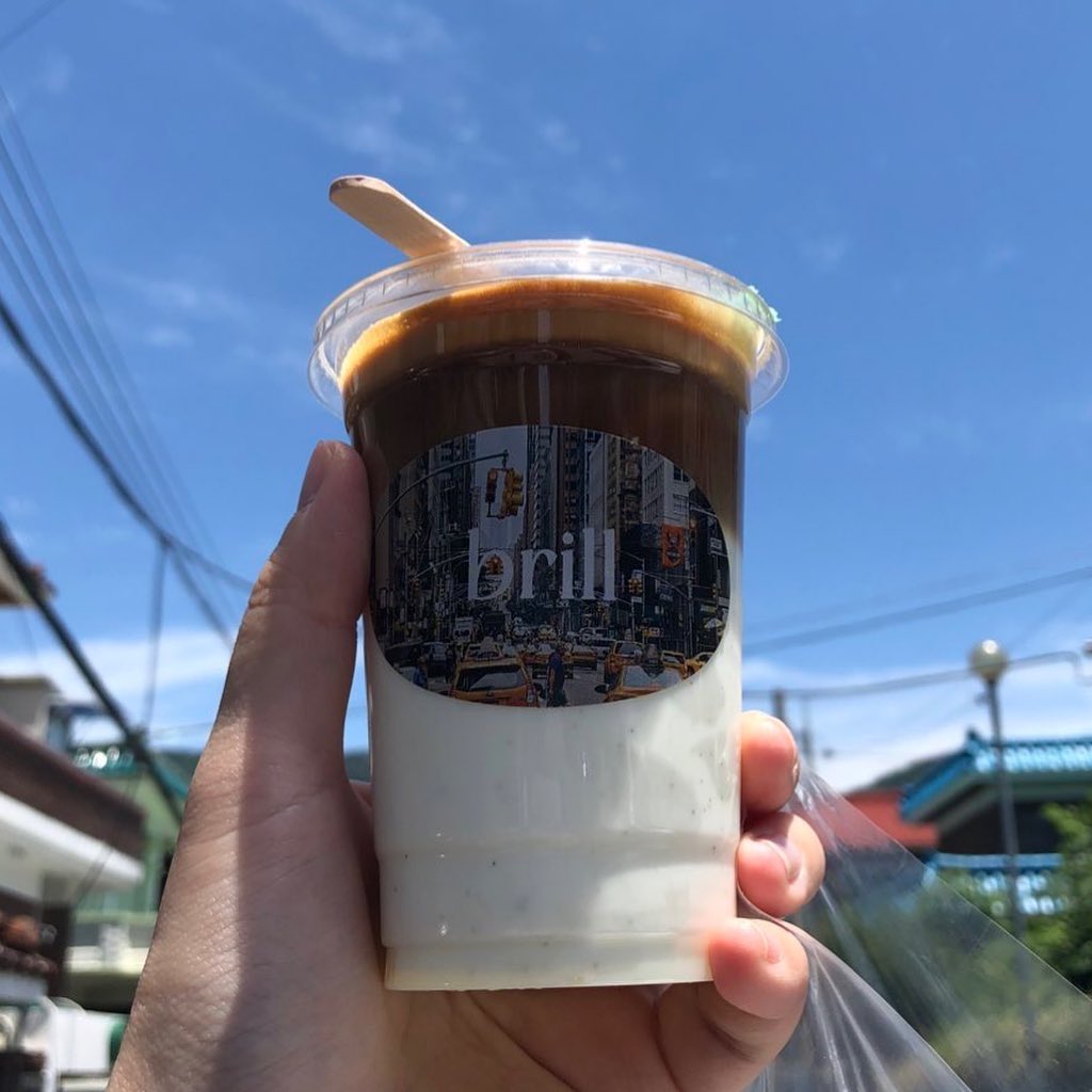 창원 놀러갔다가 가로수길에서 발견한 #brill 
라떼 고소하고 맛있었다😭😭 
유명한 #버터바 도 쫀득쫀득

#맛집 #먹스타그램 #카페스타그램 #카페 #창원카페 #라떼맛집 #맞팔 #먹스타그램🐷 #카페추천 #창원가로수길