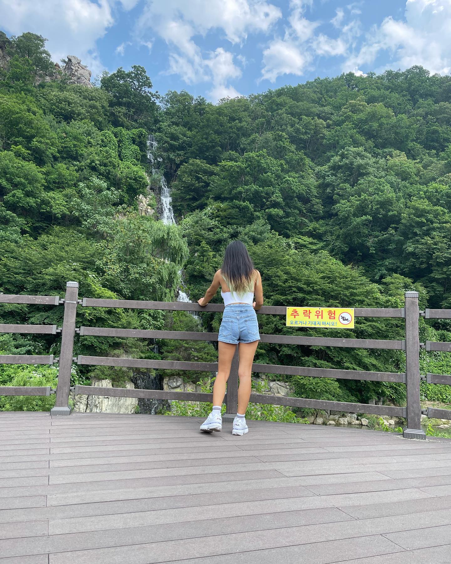 기대지않았어요..살짝만 손올렸어요 ㅠㅠ…퓨ㅠㅠ…이걸 이제서야 올리네 그나저나 살 언제빼누……. #남양주 #피아노폭포 #드디어 #가봤네