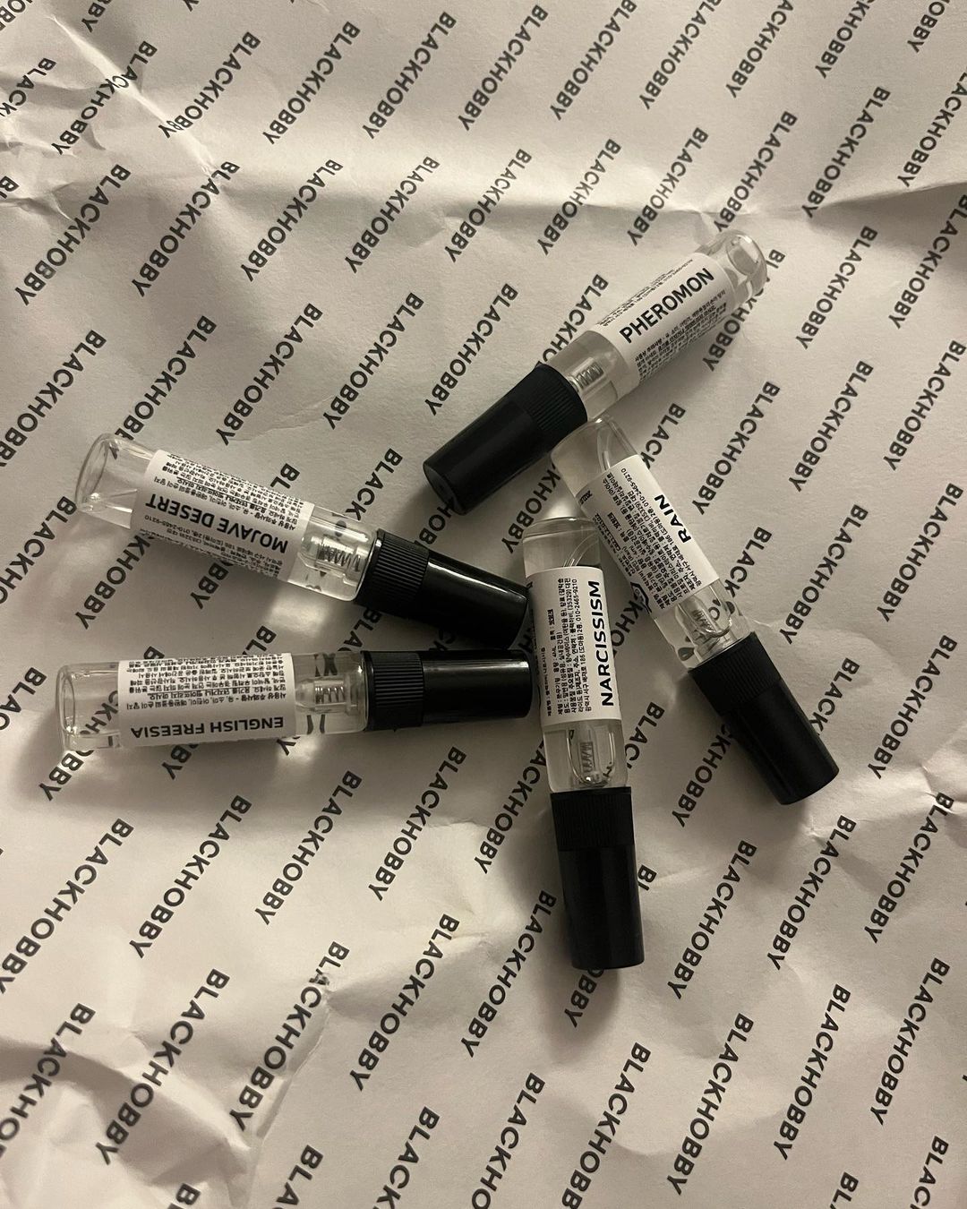 崔珉僖 on Instagram: “#제품협찬 @blackhobby_official 블랙하비 어두운(Black) + 취미 (Hobby)라는 뜻으로 내면 속 숨겨진 당신만의 취향을 찾아준다는 의미래여 작고 귀여운 사이즈로 휴대성이 편하고