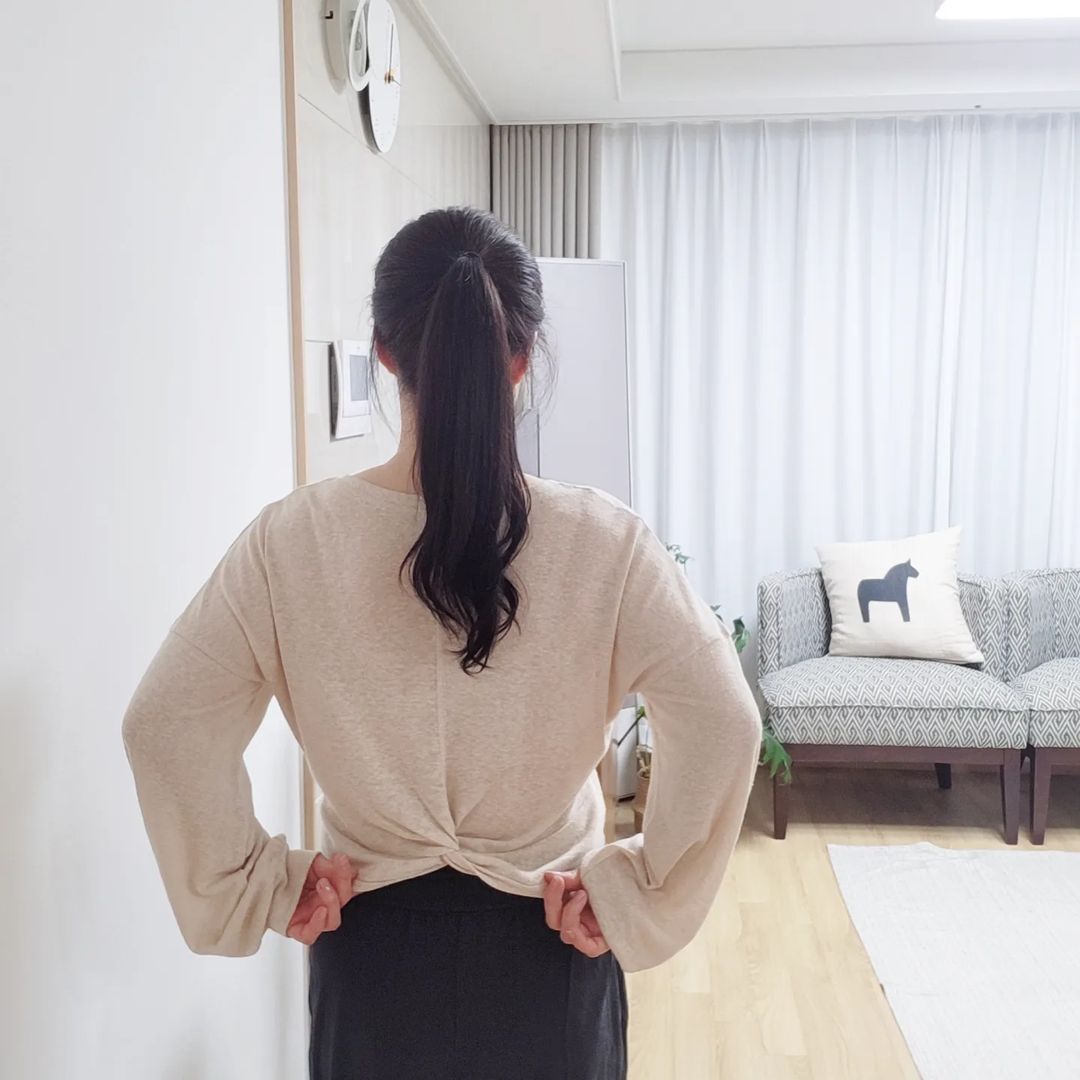 슈붕 on Instagram: “#협찬 @front2line_kr #프런투라인 #요가복 편하고 간편하게 입기 좋아요 곧 장마철이 다가온다는데 운동할때 반팔보다는 요런 스타일도 좋은것 같네요 한여름에 입어도될정