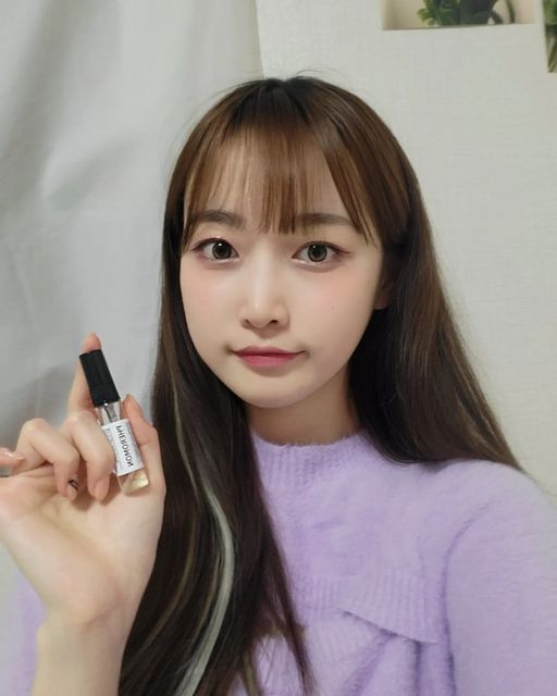 숨이 on Instagram: "#광고 #협찬 작고 귀여운 포켓 향수! 항상 가방 작은거 들고 다니는데 사이즈가 작아서 안에 넣고 다니기 너무 편해요!! '블랙하비' 브랜드  이름은 어두운(Black) + 취미 (Hobby)