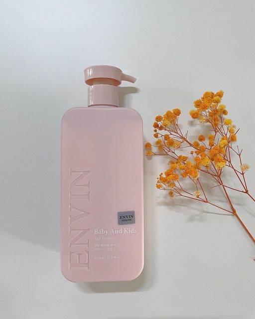 이슬 on Instagram: "[제품협찬] ✨ 앙방 베이비 & 키즈아토 아기로션 ✨ 앙방에서 현서 현우에게 아기로션을 보내주셨어요!! 아기들이 쓰는 제품이다보니 아무거나 막 쓸수도 없고 다 따져보고