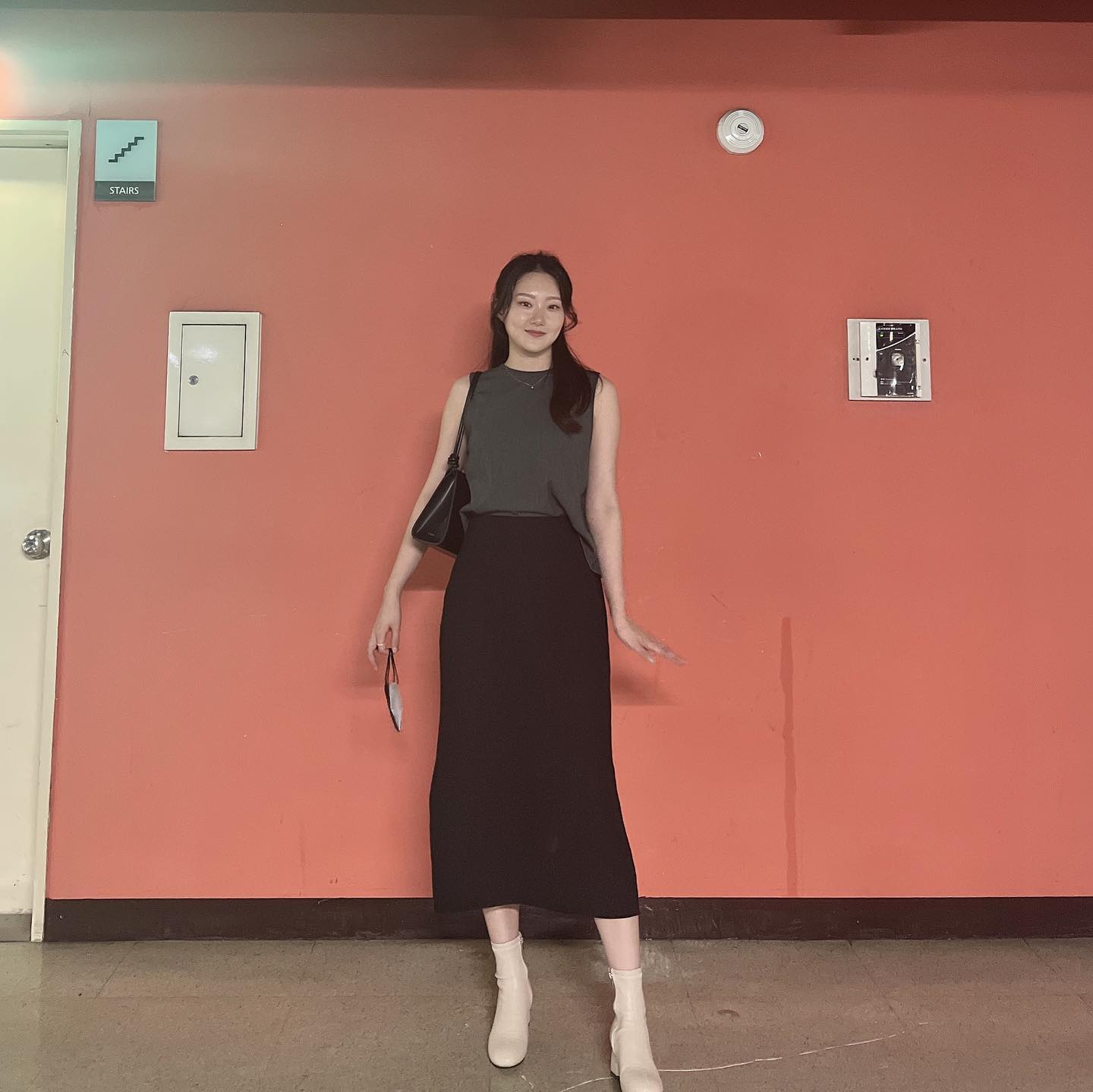 오랜만에 맘에 드는 착장👚
뒤에도 이쁜데 사진을 못찍었다...
예쁜 데 다녀왔는데 사진도 안찍었길래 급하게 집 주차장...히히🥲
다음에 꼭 찍어야지

#ootd #오오티디 #오늘뭐입지 #오늘의코디