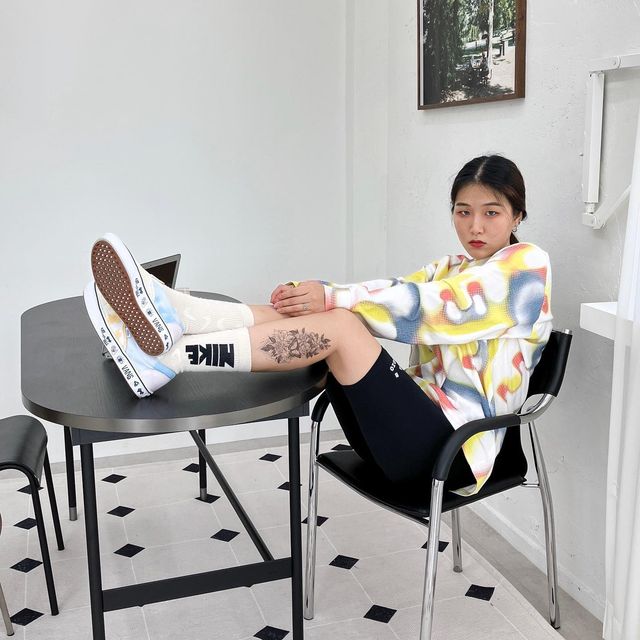 이린 YiLin on Instagram: "#광고 기분 전환으로 뉴 타투🫶🏻 는 아니고 물로 붙이는 타투스티커🤟🏻 가성비 최강에 자연스럽고 오래 가서 여름 휴가나 페스티벌 가실 때 필템💖 🔎👉