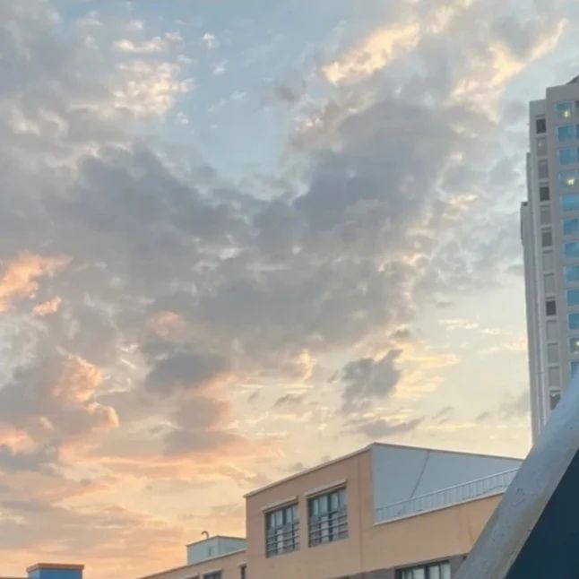 하늘 너무예쁘다💚💚

#구름 #하늘 #노을 #풍경 #감성 #맞팔 #좋아요반사 #sky #cloud