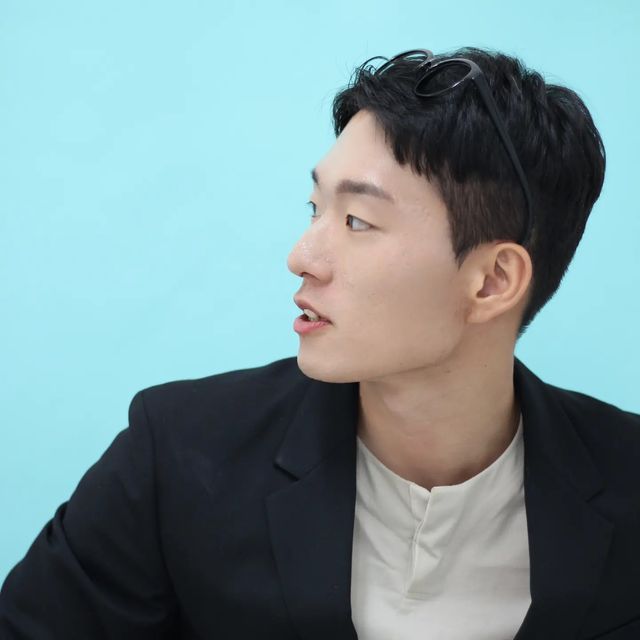 주시형 on Instagram: "광주 첨단 셀프사진관 이니시오드! 정말 인테리어도 깔끔하고 메뉴얼도 친절하게 잘 설명되어있어서 처음이었음에도 불구하고 쉽게 잘 찍고 왔어요. 셀프사진관 정말 강
