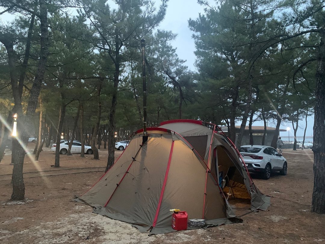 앞엔 바다
뒤엔 묘지가 보인다
⠀
#겨울캠핑⛺ #겨울캠 #동계캠
#울진 #불멍🔥 #화로대 #추억