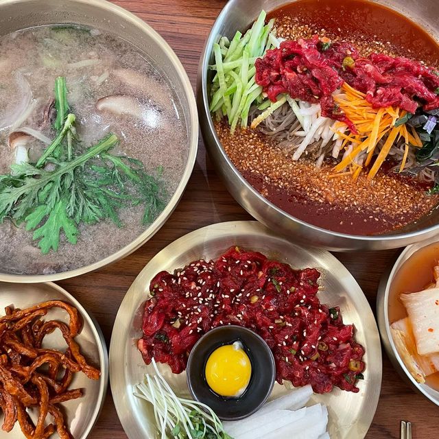 이하나 on Instagram: "#협찬 #부자면시지점 면에 진심인 사람이라면 꼭 가봐야할 국수맛집이 시지에 생겼다고 해서 다녀옴〰️ 매장도 넓고 인테리어도 깔끔한데 기본찬도 인테리어만