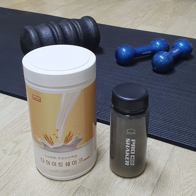 @atrengths on Instagram: "#광고 프로틴 스토리 다이어트 쉐이크💪 요새 홈트 열심히 하고 있는데 다이어트에는 운동만큼 식단도 엄청 중요하다고 하더라구요 간편하고 맛있게 식단관리를 할 수