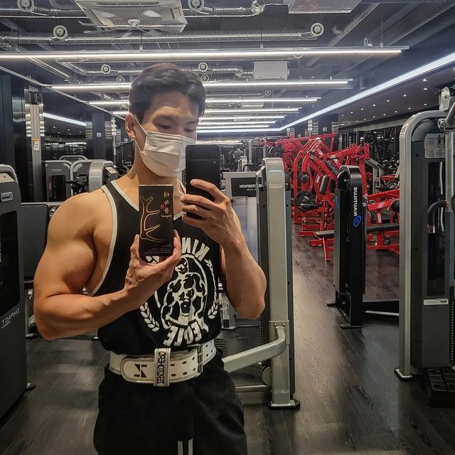 운동하는 요리사👨‍🍳 on Instagram: "#협찬 어제 2차로 팔 간단히 12세트 혼내주었습니다🔥 일끝나고 2차로 운동 가는날은 피곤해서 주로 카폐인을 많이 섭취했는데 집와서 잠도 잘안오고
