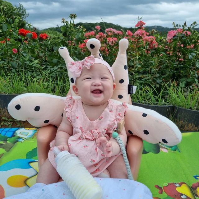 임은지 on Instagram: "#제품제공 평소에도 소이👶는 배앓이방지로 유명한 유미젖병을 잘 쓰고 있었는데, 이번 기회에❣️유미EasyGo❣️ 일회용 젖병을 써봄! ☑️특히 장거리 여행갔을 때, 쓰