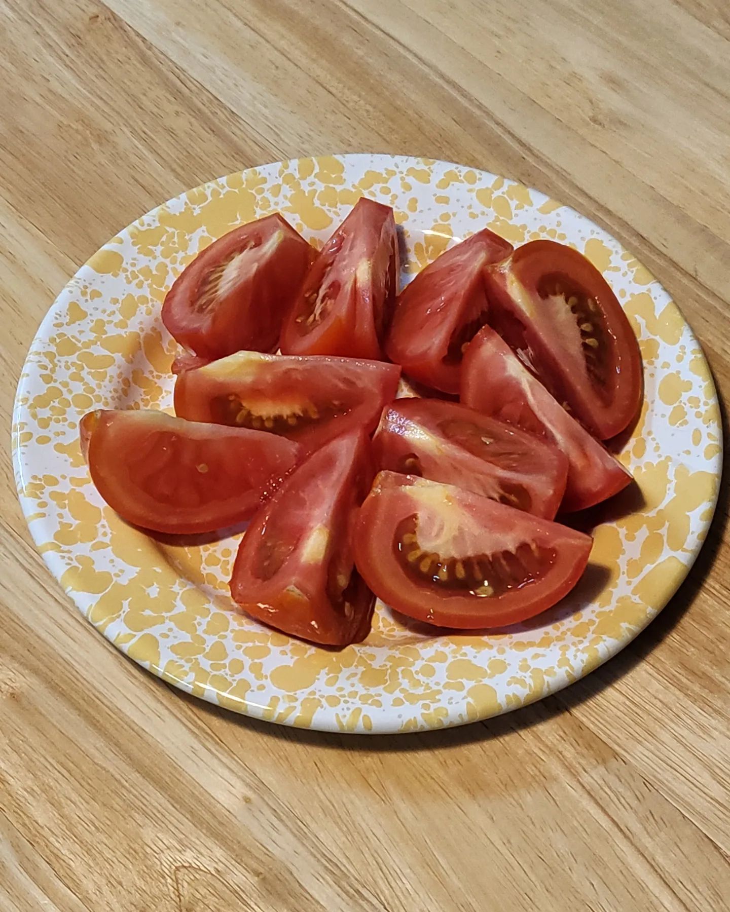 #야식 #토마토 #🍅
이 밤에.. 배고파서 도저히 못참고... 토마토 먹어요... 🥹 이 정도면... 다요트 맞져...... 서서히 더 줄여나가자.....