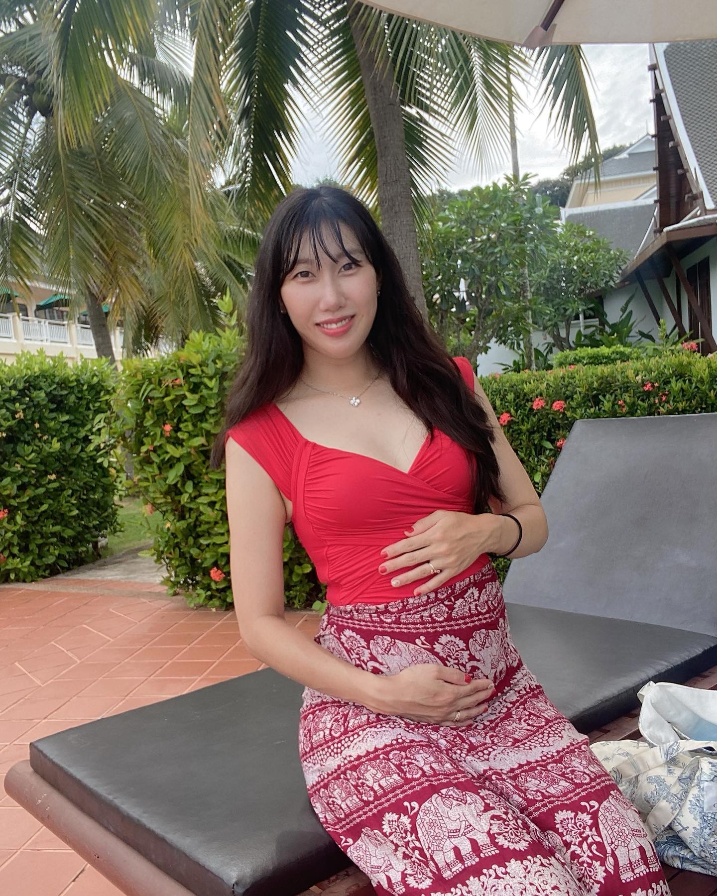 끄라비 태교여행✈️
이것은 태교여행인가 수학여행인가!
6시반에 일어나서 조식먹고
소화시키기 위해 산책하고
피트니스에서 운동하고
물놀이 까지 했는데 1시….🤣
이제는 숨겨지지 않는 우리 베리의 존재감🙈
즐거운 시간 보내다 가자❣️
.
#여행스타그램 #태교여행 #6개월차임산부 #22주임산부 #태국여행 #끄라비 #소피텔끄라비 #1일1수영 #으랏차차임산부 #d라인 #krabi #thailand🇹🇭