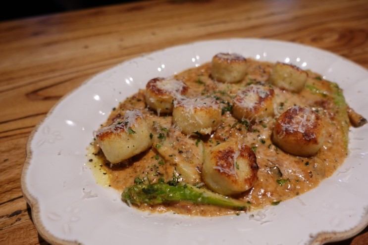 서울 뇨끼 맛집 흑석동 다이닝펍 <더 큐어링>