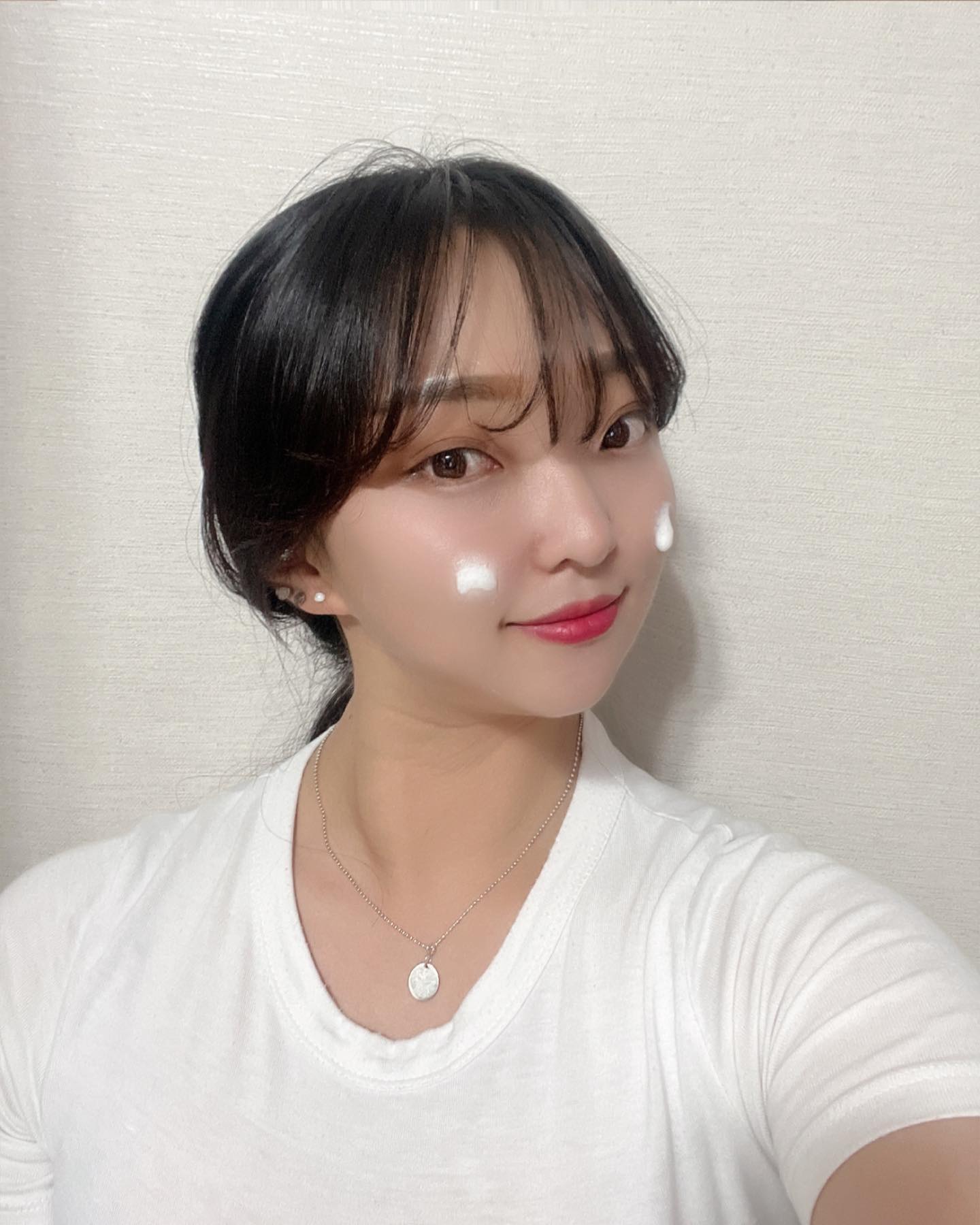 생크림 같은 폭신폭신하고 부드러운 #폼클렌징 ❣️

🌿 제형도 쫀쫀하고 각질도 함께 정리 해주는 제품

 🌿 사용 후에 피부가 보들보들 해지는게 즉각적으로 느껴지는 제품 

🌿 보습효과도 있어 사용 후에 얼굴이 당기지 않는다 ㅎ

🌿 천연 에센셜 오일을 사용해서 그런지 향도 너무 좋다 ❣️
.
.
.
#클렌징#클렌징폼#폼클렌징추천#클렌징폼추천#딥쿨랜징#클렌저#저자극클렌징폼#뷰티레시피쿨렌징폼#광고#협찬@광고 b.recipe