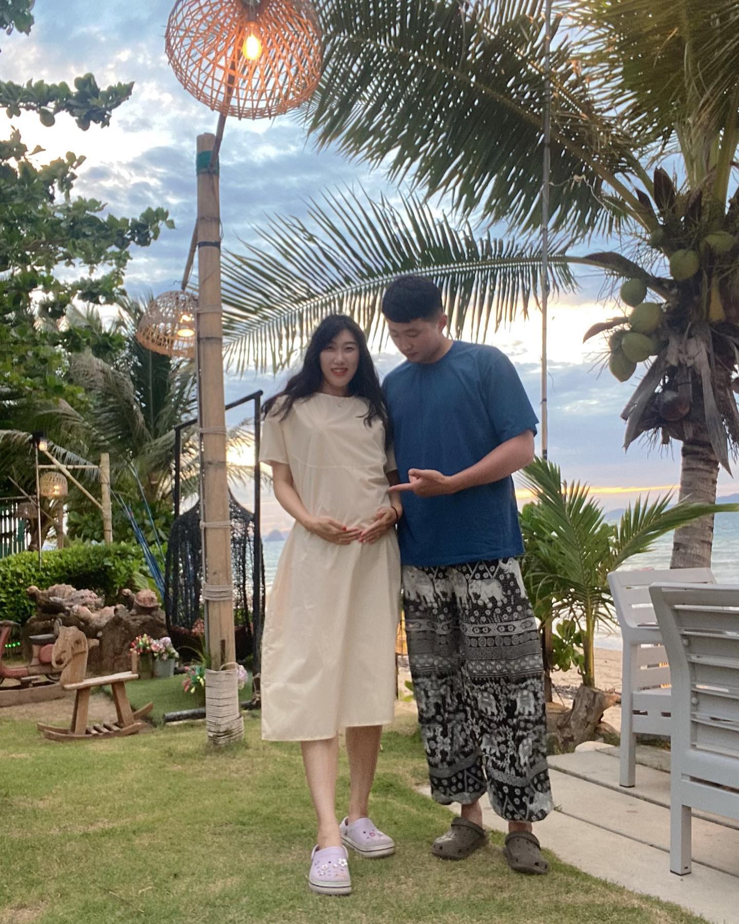 아직 너랑 노는게 젤 재밌는데
베리가 태어나도 재밌으려나?
일단 12월까진 열시미 놀쟈💕
.
#럽스타그램 #신혼부부 #5년째신혼 #동갑내기부부 #태교여행 #끄라비 #6개월임산부 #사이좋은척
