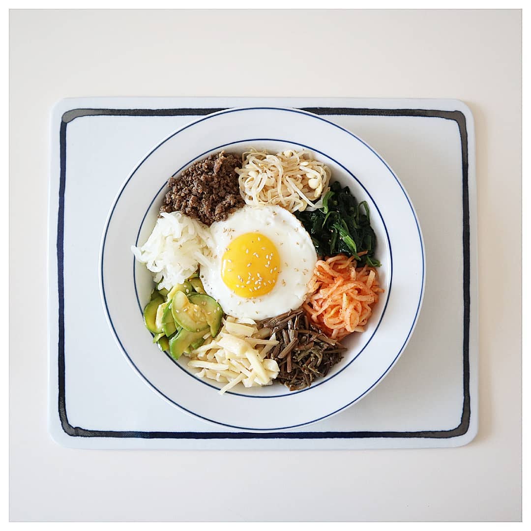 Anemone 🌺’s Instagram photo: “. 화요일 점심 #비빔밥 . 고소한 향기에 자꾸 손이 가는 #경상북도#대가야참기름 넣고 슥슥 비벼 먹기. . 100% 국내산 원료만을 사용하여 저온 압착 방식으로 만든