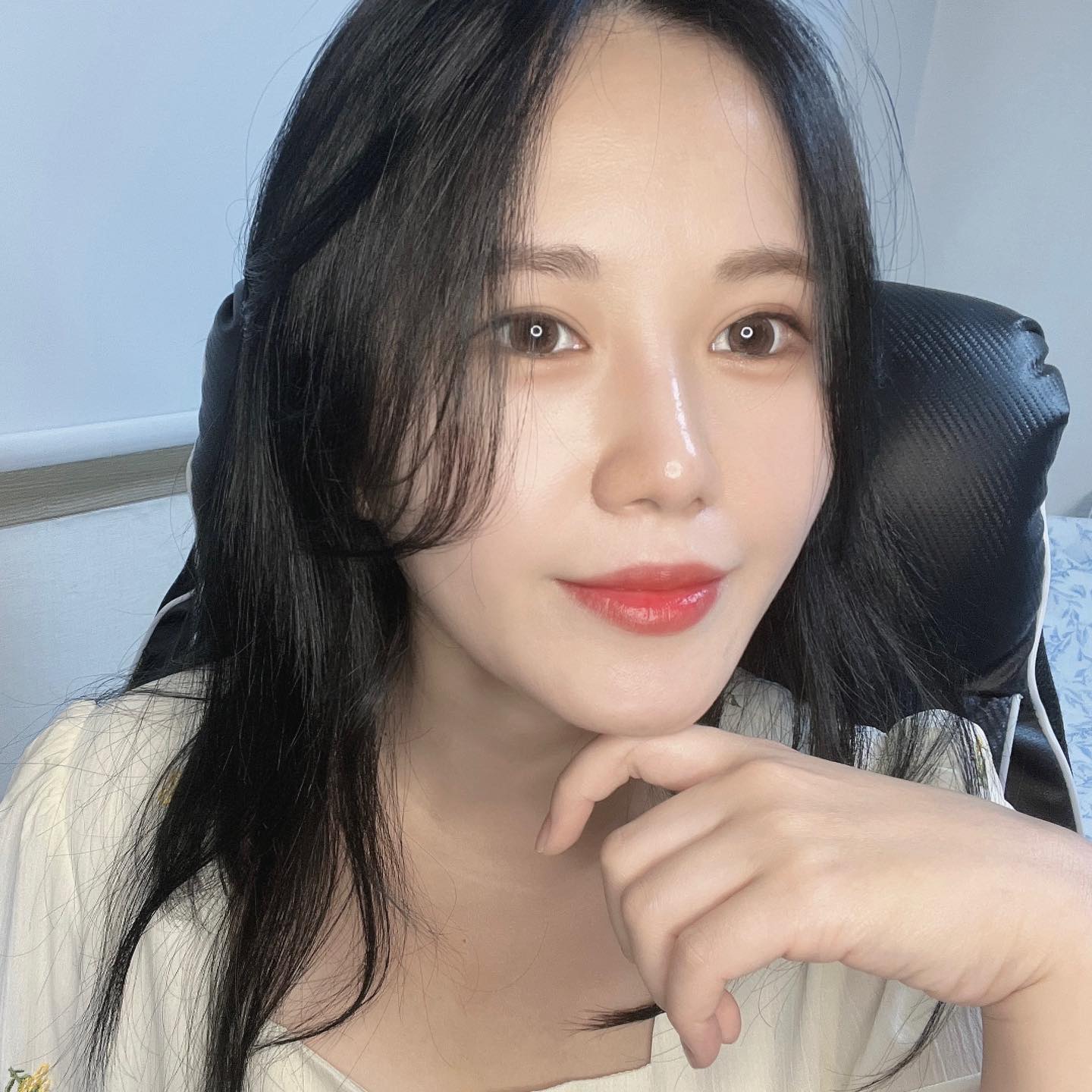 감각을 통해 의미를 발견한다
익숙함과 낯섬의 경계속에서 배우고 성장한다
몸도 마음도 아름다운사람이 되는 상상을 한다
꿈은 언제고 이루어질테니