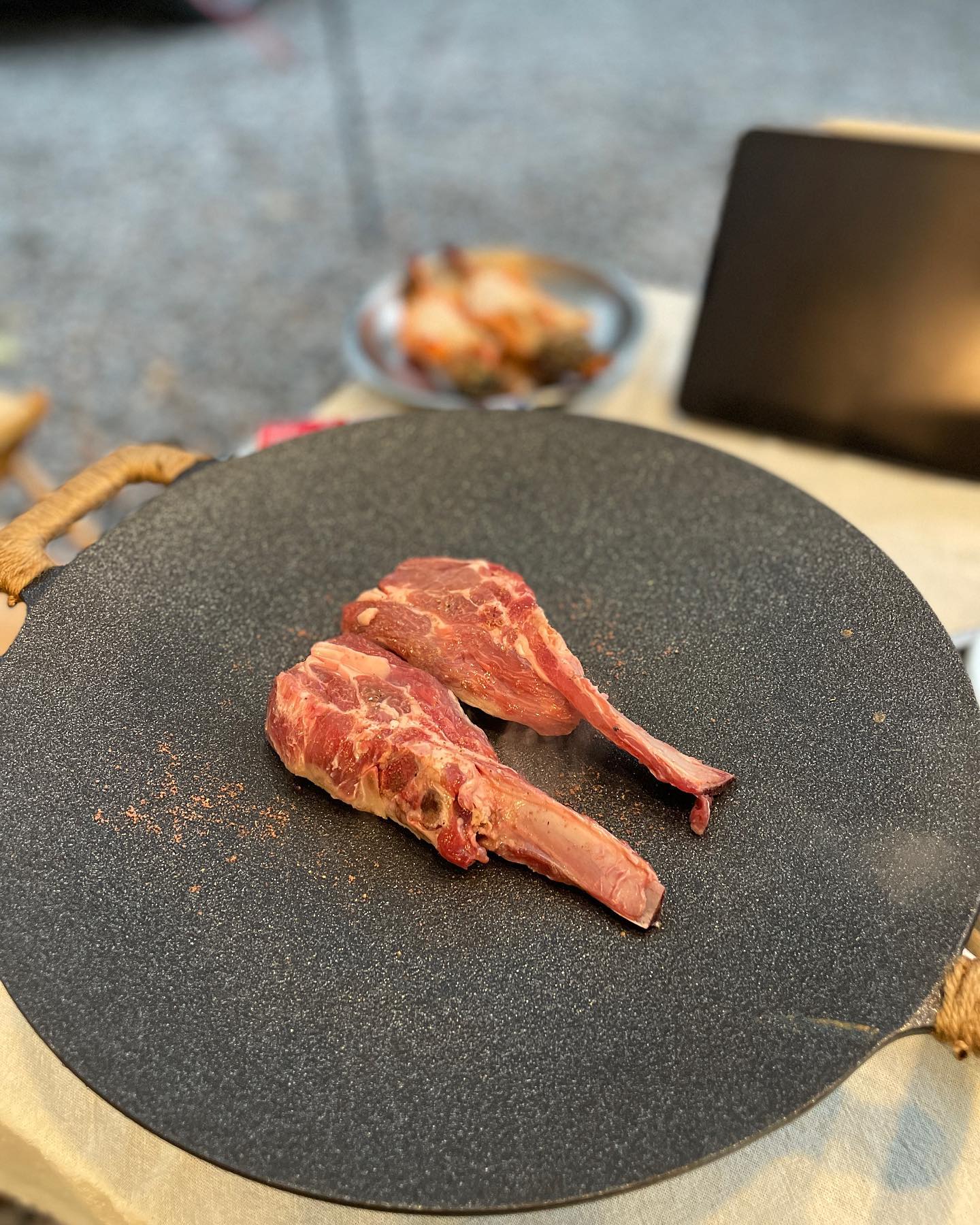 간만에 고기 먹부림 🥩

#킹타이거새우 
#양갈비 #프렌치렉
#채끝등심