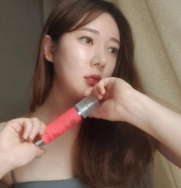 송블리 on Instagram: "#협찬 @colorlabs_official . 더운 여름철 탄 피부 복구시키기🌿 컬러랩스의 세럼은 얼굴, 로션은 바디에 열심히 바르다 보니 원래 피부 의 색으로 돌아오고있는 느낌 . 자연유