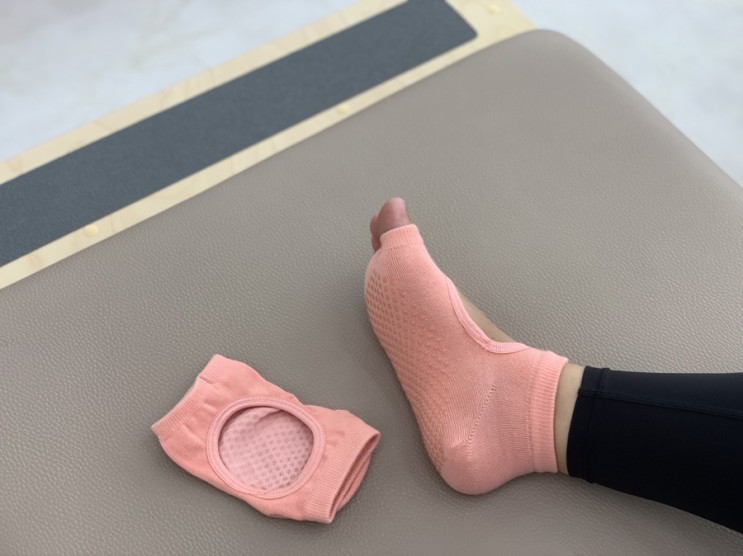 필라테스토삭스 발가락 하나하나 안넣어서 너무 편한 논슬립 이필굿토삭스