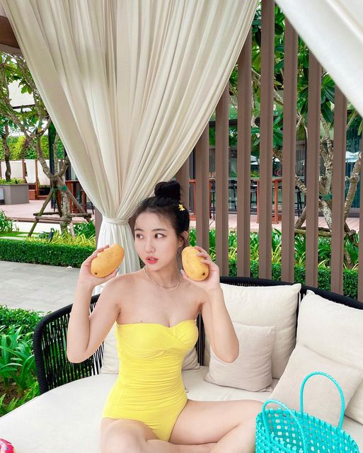 지미또 on Instagram: "감자 아니고 망고🥭💛 스파 현지인 직원분이 대신 골라서 사다주셨는데.. 크..🤪 세상에 마상에… 진짜 말도 안되는 맛과 가격! 망고가 2가지 종류인 것도 다낭에서 첨