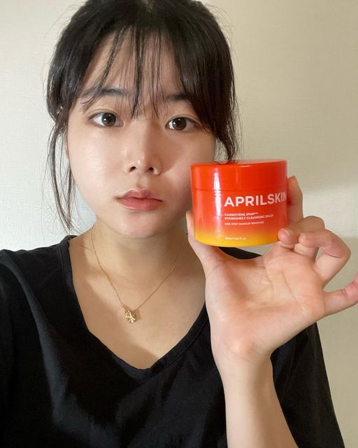 보민(24) on Instagram: "#협찬 🫧캐로틴 lPMP 멜팅 클렌징밤 요건 진짜 클렌징밤중에서 탑 오브 탑✨ 전 클렌징하려면 클렌징오일,클렌징밀크,클렌징폼으로 3단계 걸쳐서 하느라 정말 정
