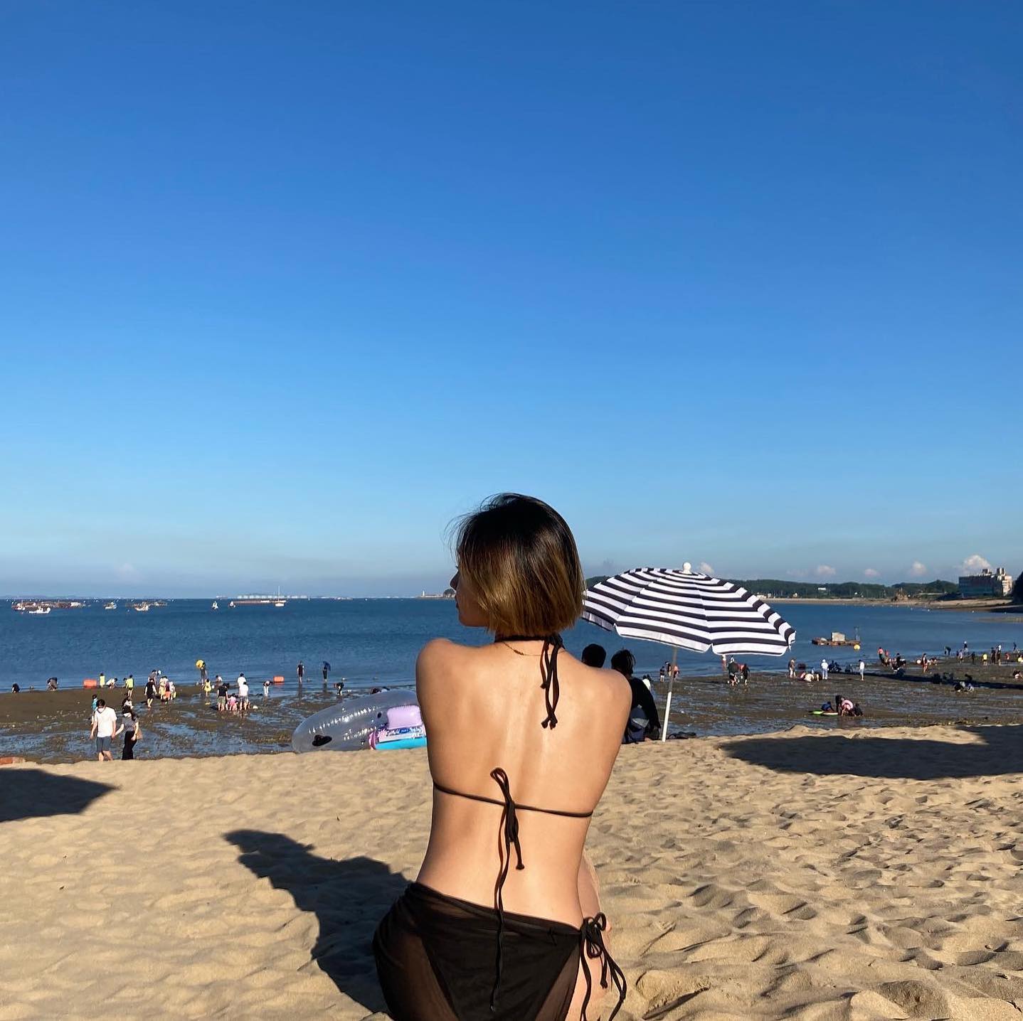여름 막바지 등근육 자랑😎👙
바쁜 현생 뒤로하고 다녀온 주말 반짝 휴가✌🏻 엄청 많이 먹고 놀았네요 

이제 추석에 또 먹어야되니 
그 전에 바짝 빼야겠됴?🥹🥹

저랑 다이어트 하실 분👋🏻👋🏻
