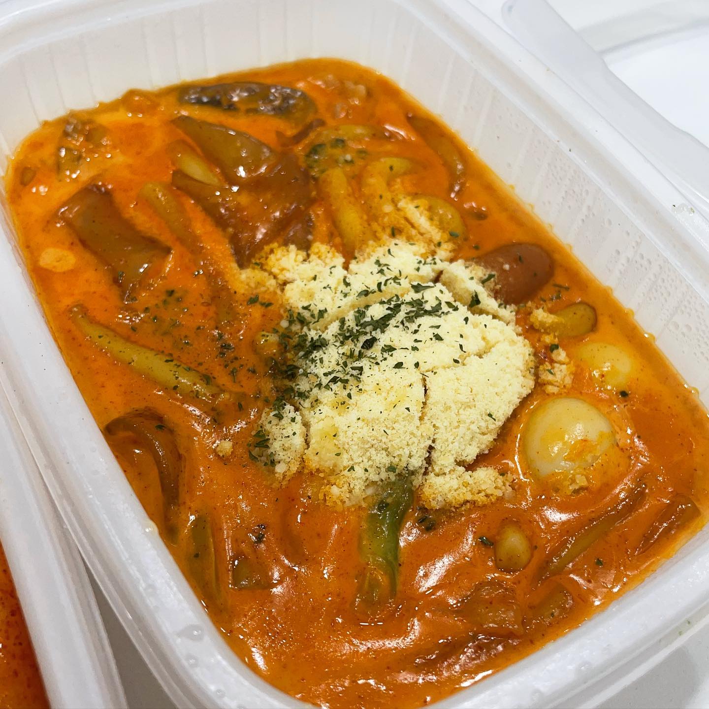 오또먹....... 운동과 맛집사이인 제 계정은..
ㅎㅎㅎㅎㅎ 오늘의 메뉴는 #마녀김밥신중동점 #로제떡볶이 ~
#신전떡볶이 의 후추맛을 좋아했는데
#마녀김밥 주문 이후로 로제는 여기다!!
진짜 꾸덕한 로제에요! 개인적으로 #배떡 #엽떡 보다 맛있어요 ㅋㅋㅋㅋ
뿌려져있는 치즈로 더욱더 풍성한 맛을 느꼈습니당 ㅎㅎㅎ

📌떡볶이 맛있는곳 추천해주실분 계실까요~? ㅎㅎㅎㅎ 세상은 넓고 먹을건 많더라구용 ㅎㅎ 혹시 혼자만 알고계시는 맛집 알고계시면 알려주세용~❤️❤️