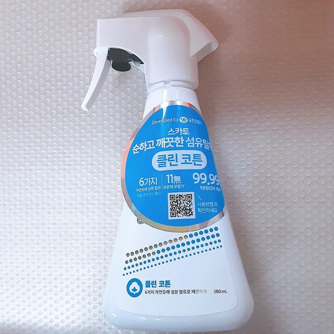 오늘의 리뷰 #체험단 #스카트체험단 
스카트 섬유탈취제 클린코튼 💧

머리 안아프고 냄새 제거되는 착한 성분 섬유탈취제로 추천 

평점 ⭐️⭐️⭐️⭐️ 4.2/5.0 

가격 4500원(이마트몰 기준 380ml) 

섬유탈취제 특유의 인공적인 향이 안나고 순하고 은은함 
섬유탈취제 뿌리고 나서 머리가 아프지 않음
분사시 물떨어짐 없음 분사력이 좋고 깔끔한 안개분사 
뿌리고 3시간이 지났는데도 은은한 향이 남아있음☺️

자연에서 온 원료에 11가지 보존제 무첨가라 성분이 좋음
박테리아 제거 99.99%에 냄새 제거 잘되는 편 

향은 무향, 클린 코튼, 쿨 민트, 페어 앤 프리지아, 우디 베르가못, 바질 앤 네롤리가 있어 취향에 따라 선택가능 
믿을 수 있는 국내생산 

커튼, 침구, 페브릭 쇼파 등에 뿌리는 것 추천
외출 시 작은 공병에 담아다니면서 외식하고 나서 옷에 벤 냄새 제거용으로 사용해도 좋을 듯 

다쓰면 리필용 구매해서 사용할 예정 

8월 25일 오전 10시 크리넥스 빠른배송특가 라이브 예정이니 참고
  
제품제공 scott.cleaningclub scottgramm 

#스카트#스카트클리닝클럽#섬유탈취제#스카트섬유탈취제#섬유탈취제추천#솔직리뷰#솔직후기#사용후기#리뷰스타그램#후기스타그램
#좋아요반사#맞팔100#맞팔환영#맞팔하면선팔#먹팔환영#선팔환영#소통환영#reviewstagram