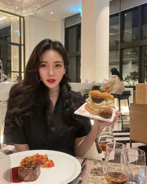 예빈 on Instagram: "#협찬 파라다이스 시티 레스토랑 라 스칼라에서 진행중인 위스키 디너를 다녀왔어요 🥃 위스키 중에서도 구하기 힘든 맥캘란 위스키를 즐길 수 있어서 좋았고, 구성되어