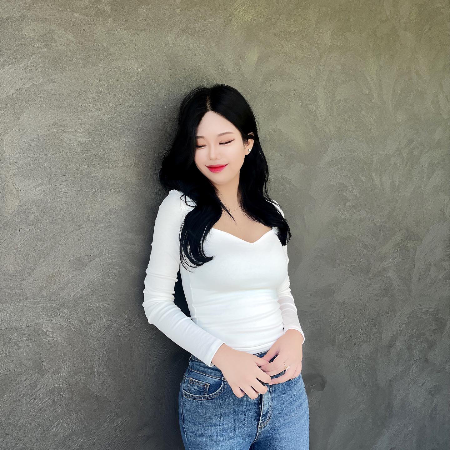 사진은 이쁜데 현실은 벽에 기대서 촬영 언제끝나나 실소중 희희