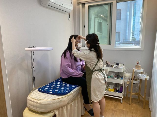 일상&탐방 기록🎶 on Instagram: "⠀⠀⠀⠀⠀⠀⠀⠀⠀⠀⠀⠀⠀⠀⠀⠀ ⠀⠀⠀⠀⠀⠀⠀⠀⠀⠀⠀⠀⠀⠀⠀⠀ #광고 ⠀⠀⠀⠀⠀⠀⠀⠀⠀⠀⠀⠀⠀⠀⠀⠀ 고모 눈썹문신 했다😎 ⠀⠀⠀⠀⠀⠀⠀⠀