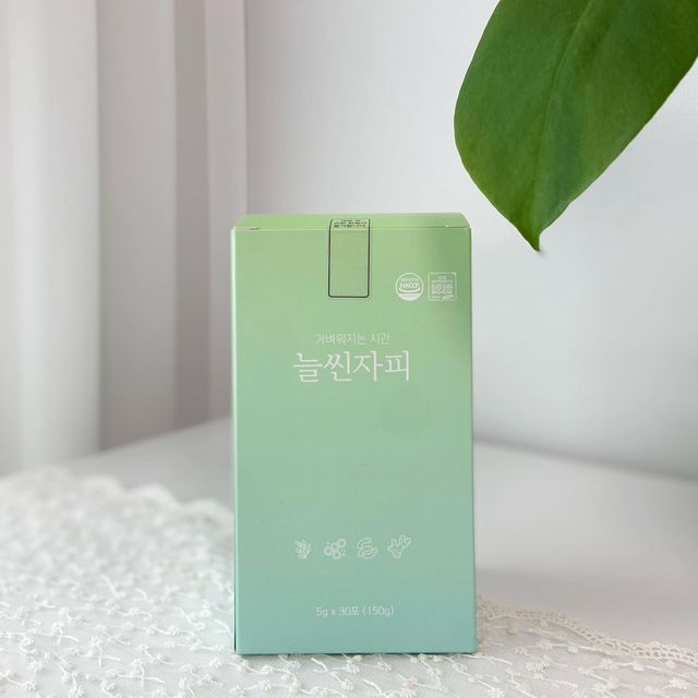 주로 먹는 일상 on Instagram: "#협찬 하늘이네 마켓에서 가벼워지는 시간, 늘씬자피를 보내주셨어요 💚 자전자피, 콜라겐, 유산균, 핑거루트 함유, 느낌 오시죠? - 🌿 100프로 자전자피 식이섬