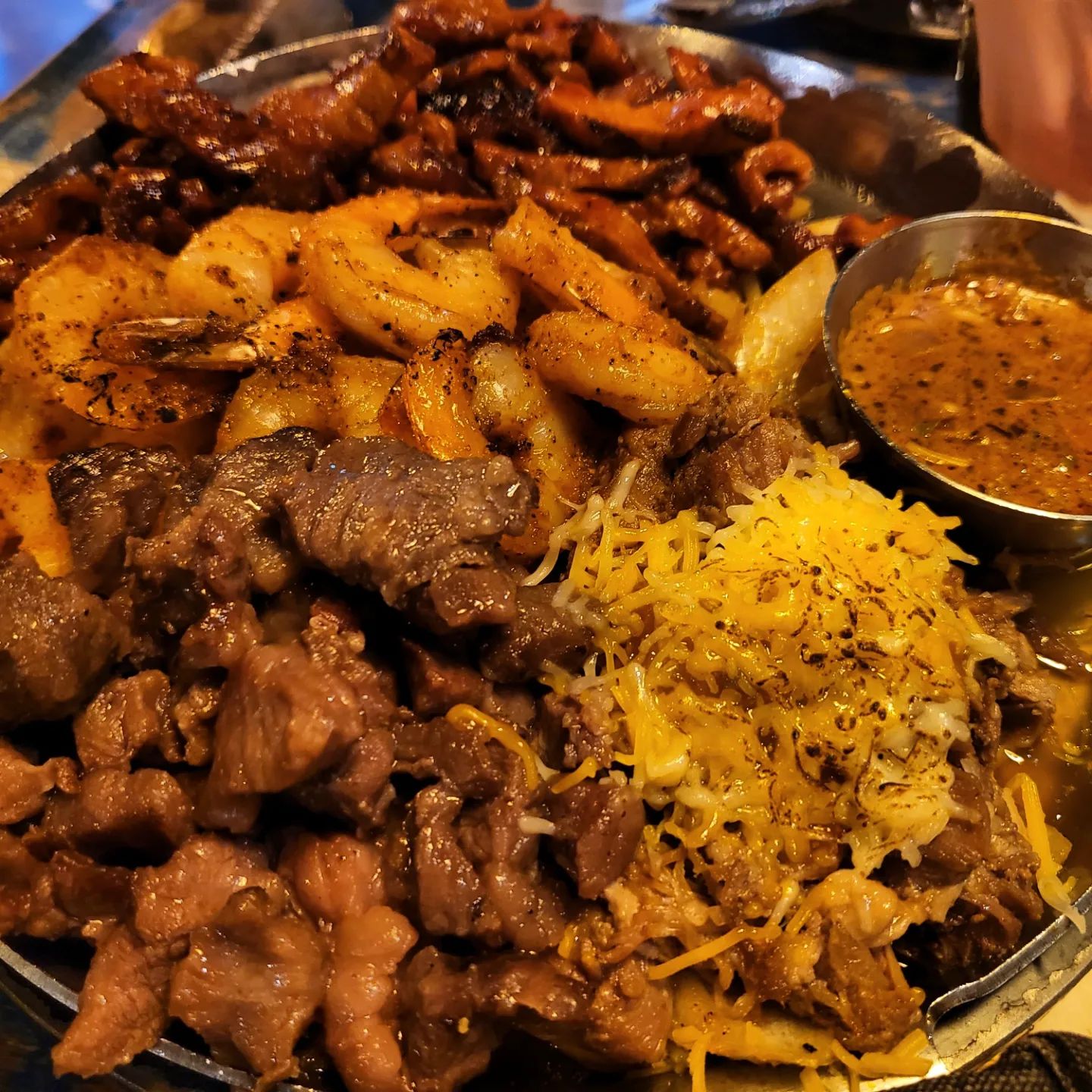 멕시코요리 먹고싶을때는 가장 먼저 생각나는 #감성타코

설명이 필요없다 언제먹어도 맛있쟈냐🤭

또띠아에 소고기 돼지고기 새우 양파 다넣고 
한쌈 먹으면 극락의맛🤤🤤🤤

🚩서울 강남구 강남대로 406 지하1층 감성타코

✔️#그릴드파히타 43,800원
✔️#퀘사디아 14,000원
✔️#모히또 10,000원

모히또는 논알콜도 있으니 알쓰들도 기분내고 싶을때 너무 좋아여❤️‍🔥
.