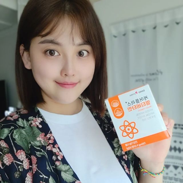 워니🌷 on Instagram: "#광고 #상아제약 바쁜 현대인들을 위한 비타민D 섭취 방법! 1일 1정 편안하게 챙길 수 있는 케어플러스 멀티비타민 🧡 알약이 크지 않아 목 넘김이 깔끔하고 편안해서 좋