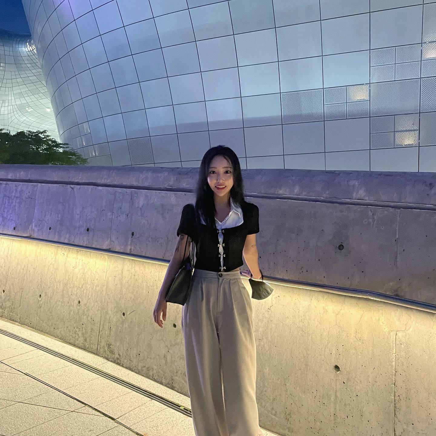.
.
.
.
.

#선팔 #맞팔 #셀카 #셀피 #selfie #selfies #daily #데일리 #셀스타그램 #데일리룩 #인친 #일상 #소통 #서울 #패션 #동대문 #ootd #f4f #followforfollowback #fff #좋아요 #좋아요반사 #전시회 #DDP #fashion #style #팀버튼 #팀버튼특별전 #dailylook #동대문맛집