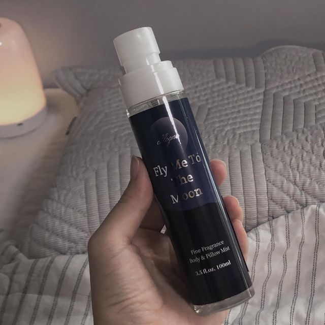 아영 on Instagram: "#광고 @chlogne_official 꿉꿉한 날씨, 가만히 있어도 흐르는 땀, 그로 인해서 몸에서 나는 쿰쿰한 냄새. 샤워를 해도 어디선가 냄새가 나는 것 같은 기분. 이럴 때 필요한 샤워 후