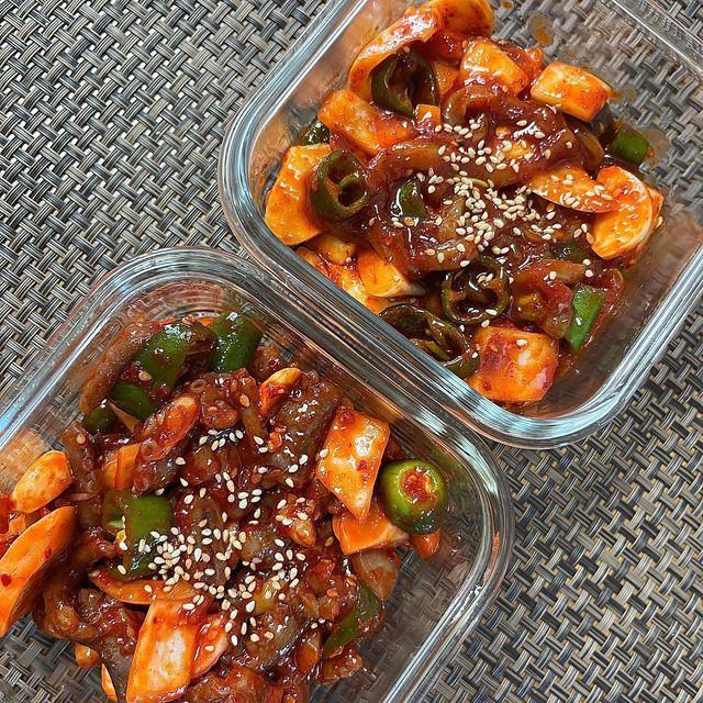 꿀스타 on Instagram: "#협찬 눈물콧물 쏙빼는 맛있는 매운 불젓갈🔥(2) 🔎 #끼닛 불젓갈 3종 [오징어, 낙지] 저번에 #끼닛 불젓갈을 먹고 너무 맛있어서 다시 한 번 도전했어요!! 무작정 맵기만