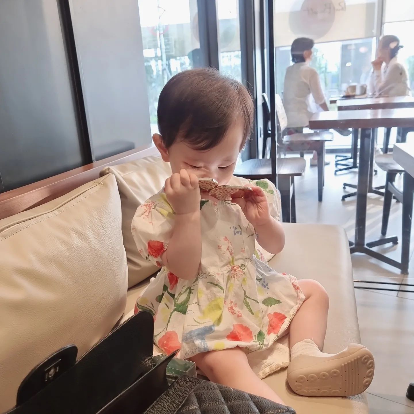 수아맘🤱 수아 449일차👼

엄마 화장품이 요즘 수아의 최고 장난감🤣

#인스타베이비 #아기모델 #딸맘 #도치맘 #맘스타그램 #예쁜아기 #슈프림 #supreme #맘소통 #소띠맘소통 #소띠맘 #육아맞팔 #육아소통 #육아정보공유 #소띠육아소통 #육아일기 #육아소통맞팔#맞팔해요 #소통환영 #선팔맞팔 #좋반사 #댓반사 #ff