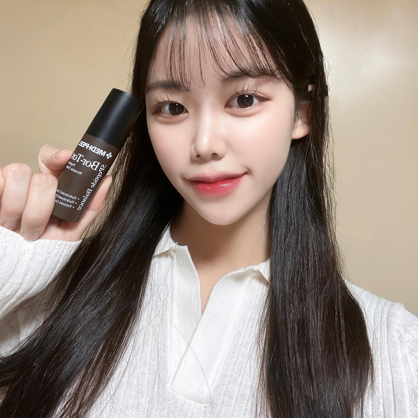 #협찬 
⠀
제가 예전부터 너무너무 애정하고 애용하는 #메디필 
이제는 손담비와 노제 화장품으로 너무너무
유명해졌죠~~~ ˃̵͈̑ᴗ˂̵͈̑
⠀
볼륨, 수분, 탄력을 한번에 케어하는 스틱이 있다고
해서 사용해봤는데 너무 좋아서 소개해드릴게요!!
⠀
“보르톡스 펩타이드 링클 스틱”
✨프랑스산 지모 뿌리 추출물로 차오르는 피부볼륨을 채우고!
✨보르톡스 앰플의 영양감을 고대로 농축!
✨갖고다니기 좋은 사이즈로 언제 어디서나 간편하게 볼륨 & 수분 충전!
✨산뜩하고 촉촉한 마무리감이라 부담이 없어요
⠀
저는 수시로 발라주고 있는데 제가 원하는 부위에 부분적으로 볼륨을 채울 수 있다는게 너무 좋고
피부탄력이랑 같이 볼륨이 채워지는게 느껴져서 너무너무 좋아요! 메디필 사랑해요❤️❤️❤️

#medipeel #볼륨스틱 #아기모공메디필 #손담비 #손담비화장품 #보르톡스펩타이드링클스틱 #멀티스틱 #홈케어 #피부관리 #볼륨관리 #팔자주름관리 #탄력관리 #메디필멀티스틱