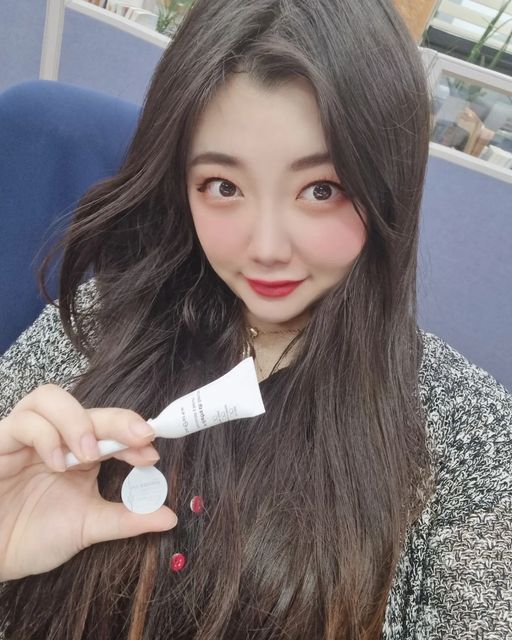 ❤서뤼❤ on Instagram: "#협찬 보나데아♥ 궁은 보습테스트를 거쳐 와이존을 촉촉하게 해주며 세럼은 Y존 탄력에 도움을주며, 페미닌 티슈는 생리 전후로 사용하면 깔끔하게 사용할수있고, 진