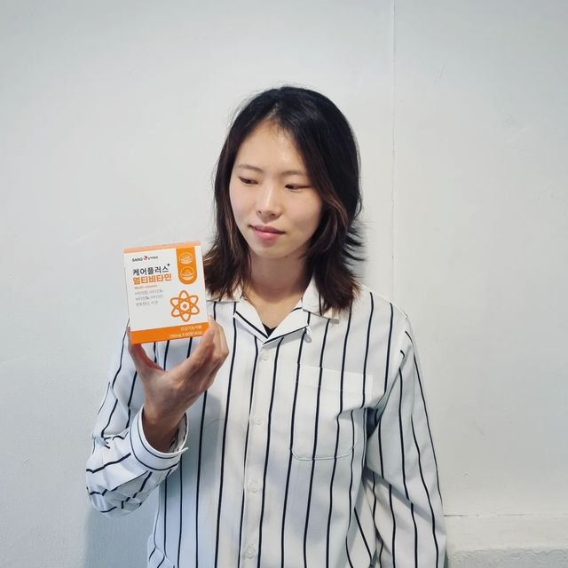 유하랑 on Instagram: "#광고 @sanga_pharm 야외활동이 적은 바쁜 현대인들을 위해 꼭 섭취해야하는 비타민 D! 햇빛만으로 채우기 힘든 비타민D가 일일 영양성분기준치 100% 함유되어 있는 상아제약