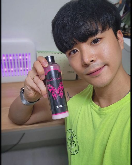 𝐃𝐞𝐨𝐤 𝐲𝐨𝐮𝐧𝐠 on Instagram: "#협찬 #광고 - 이번에 [모다(MODA)] 입욕제 협찬이 들어왔습니다😊 ➡️욕조에 풀면 물이 젤처럼 미끌미끌한 젤타입으로 변합니다. ➡️커플들이 펜션